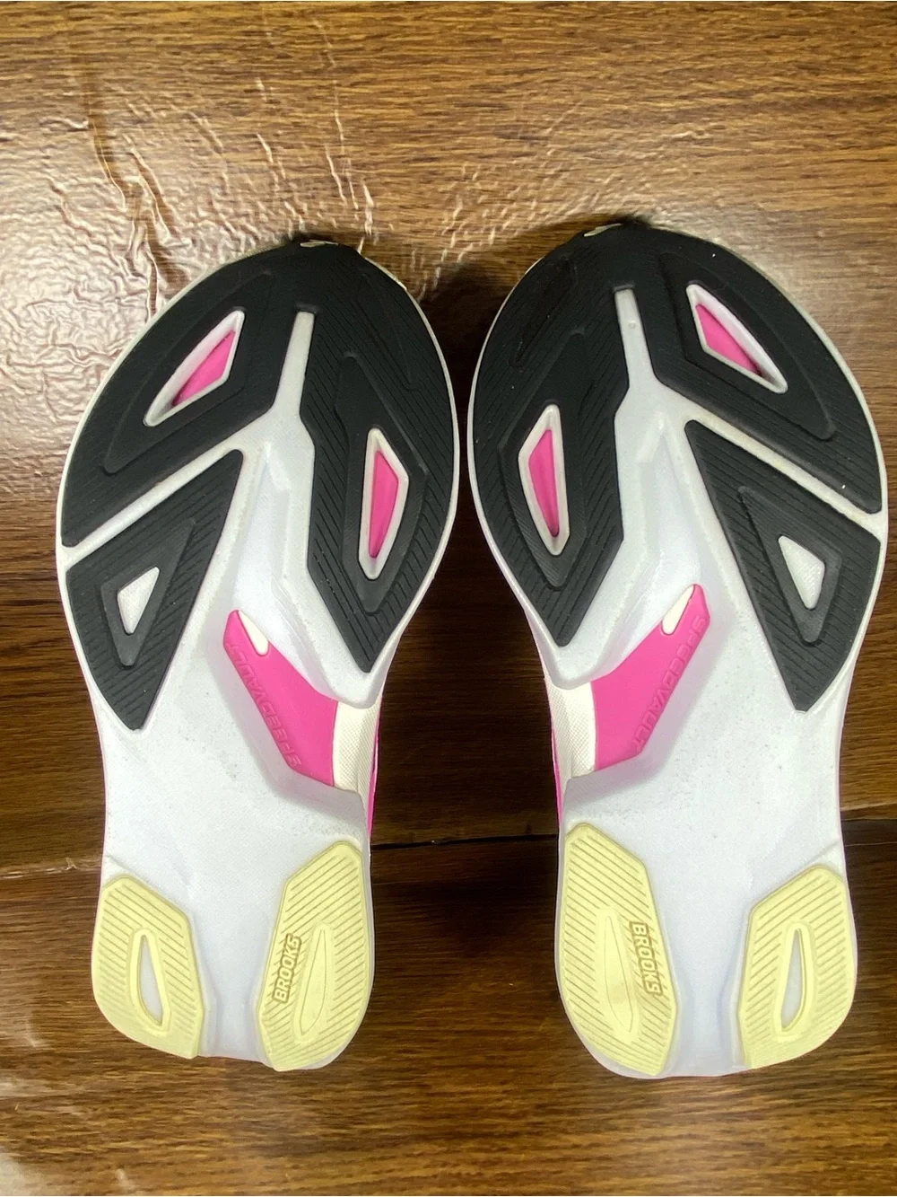 Brooks Hyperion Max 3 women’s shoe size 9